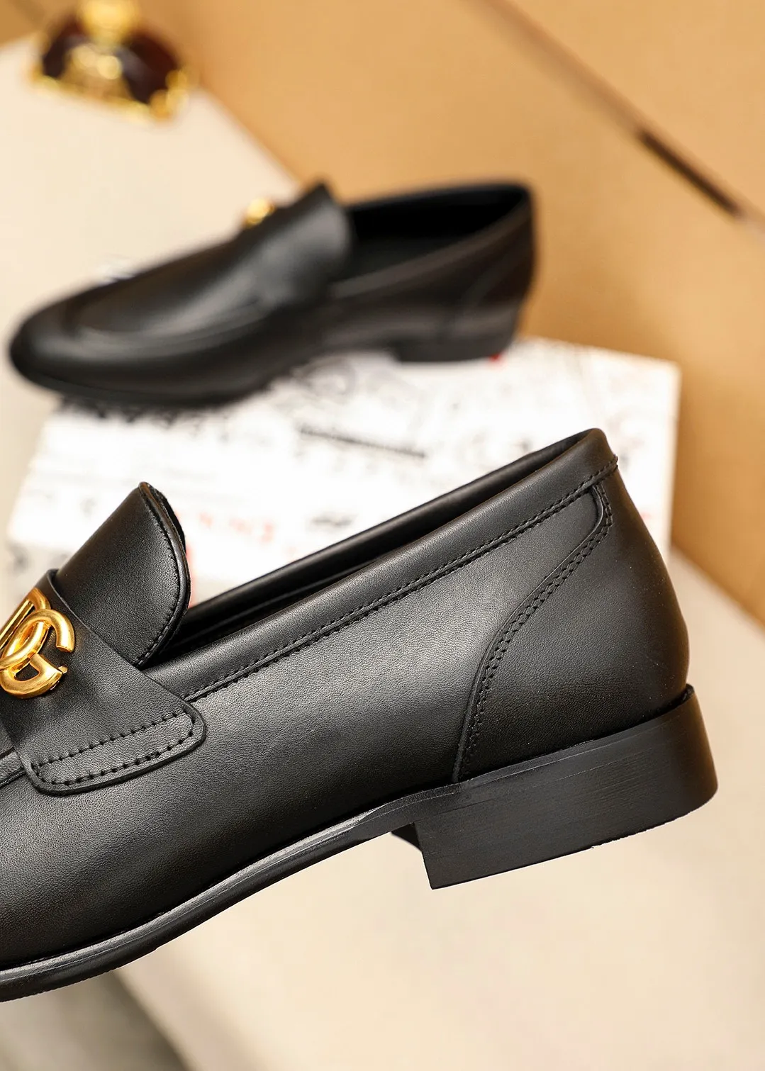 Men's clothing and shoes 💰480 💐DG top quality🔍🔍men's new leather shoes🚹sold at the same time at counters⚠The uppers are calfskin uppers imported from Italy, all imported cow🐂leather lining + classic hardware buckles, completely 1⃣️to 1⃣️reproduction🇮🇹💪💪, ⚠shoes Bottom: The original factory specially provides the original bottom, the exclusive movable molded bottom is super comfortable, ⚠Original factory goods, 🔍🔍high quality, you can enter and leave the counter at will, welcome to compare ⚠Code number: 38-44 (45.46🉑️Customized)